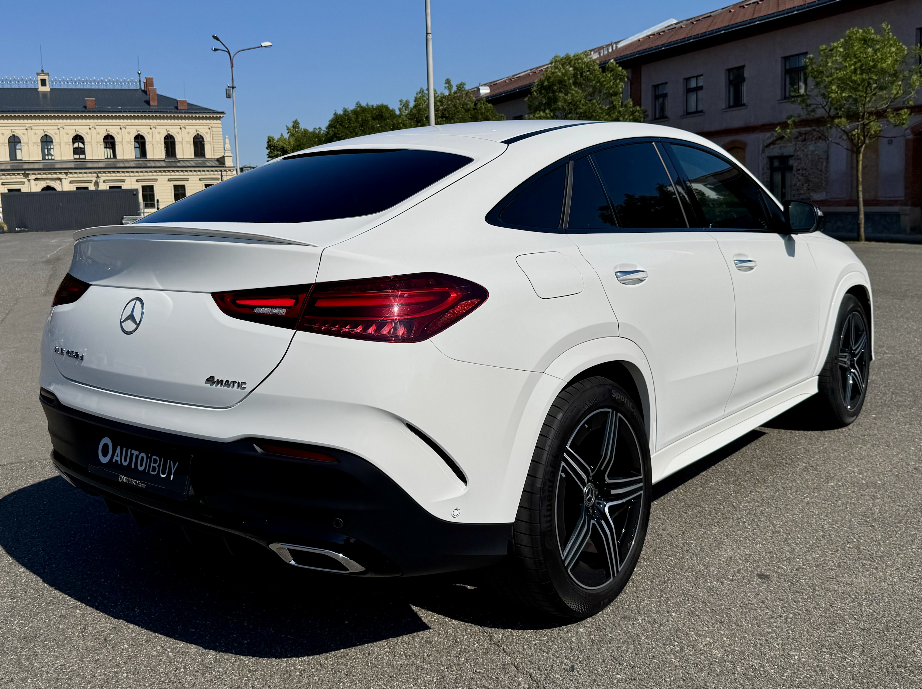 MERCEDES GLE COUPÉ 450d 4MATIC AMG | SKLADEM | FACELIFT | české předváděcí auto | sportovní naftové SUV 367 koní | bílá polar | černé mikrovlákno Microcut | super výbava | VIP sleva | nákup online | AUTOiBUY.com